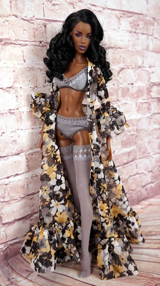 Gray lingerie set with robe for 16" Kingdom Doll 